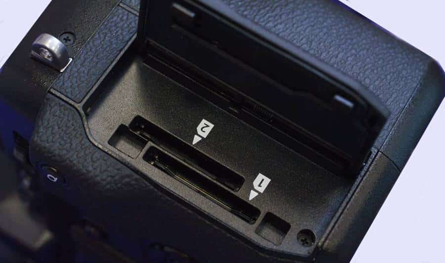 Memory Card Slot: Fujifilm XH-1