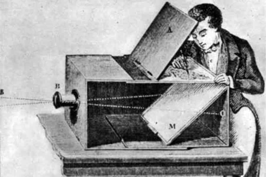 Personal, portable camera obscura of the early 19th century