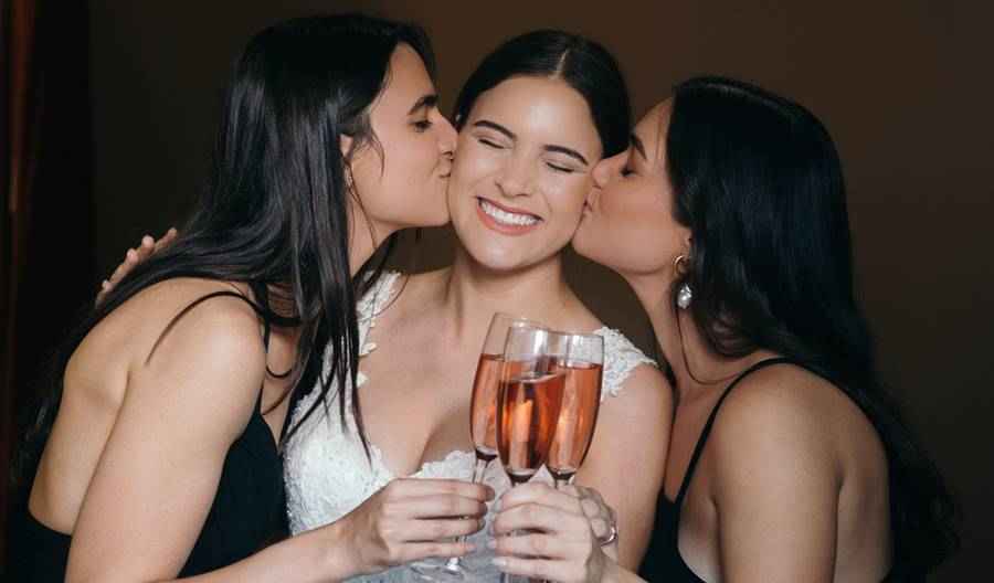 Bride with Friends Photoshoot Ideas