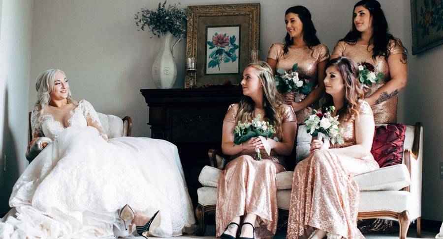 Bride with Friends Photoshoot Ideas