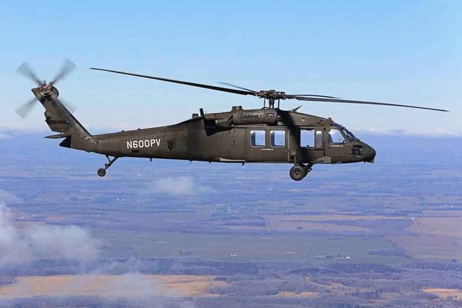 Black Hawk Helicopter Conducts Rescue Mission in Fully Unmanned Mode